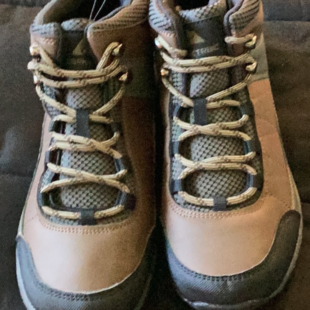 Big boys size 6 ozark trail hikers. Brown